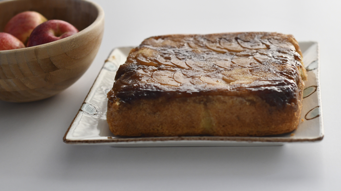 Bizcocho cuatro cuartos con manzana. Video receta