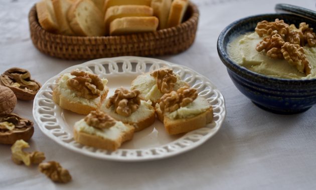 Paté de queso con nueces. Video receta